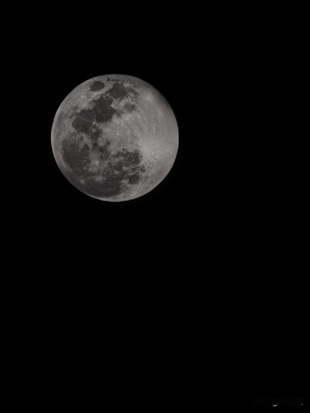 咱不知道世界有多大，
只知道2026年的首个月圆有多圆。