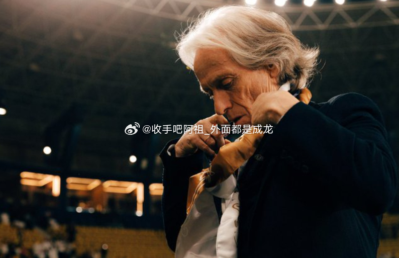 据沙特记者Tareq Saad报道，利雅得胜利与主教练热苏斯达成了续约协议，新合