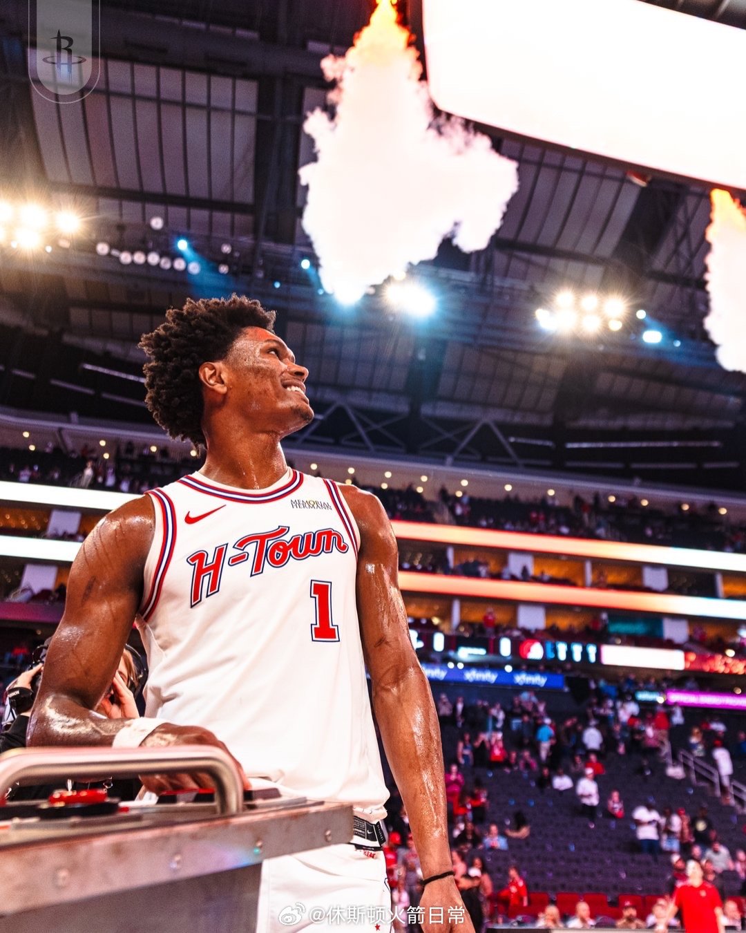 阿门过去10场比赛：19.9分8.4篮板 (3.2进攻篮板)5.2助攻1.3抢断