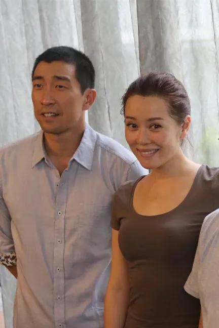 一次，朱媛媛跑王千源宿舍讨论剧本，没想到王千源躺在床上说了一句话，把整个宿舍的人