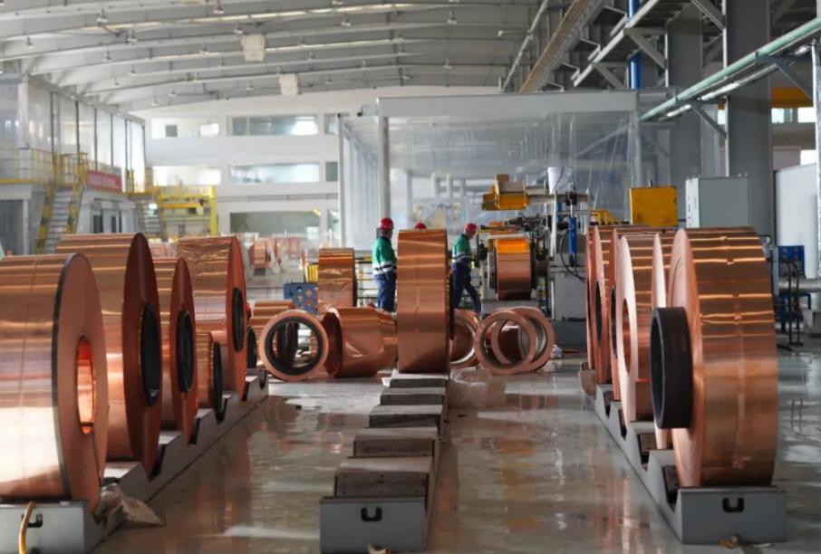 美国这次蒙了，最近美国大量囤积了铜，把铜价炒上天去了，中国也不打算惯着美国，反手