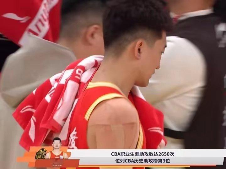 孙铭徽CBA职业生涯助攻数达到2650次 超越郭艾伦升至CBA历史第3位cba篮