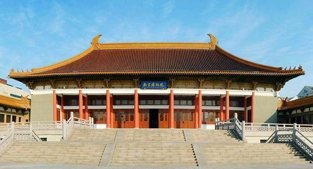 南京博物院承认《江南春》图卷等多幅画作的调拨、流转中存在违纪违法问题，原院长徐湖