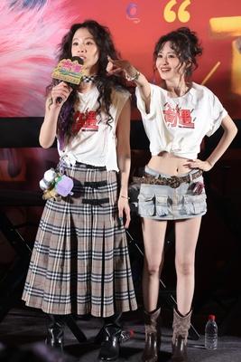 李梦、郑合惠子等亮相电影《奇遇》北京首映礼，两大美女同框穿搭很抢眼！

她们，同