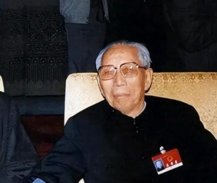 1991年，一名服刑了40年的犯人刚出狱，便立刻写信给国家副主席，信中只有一句话