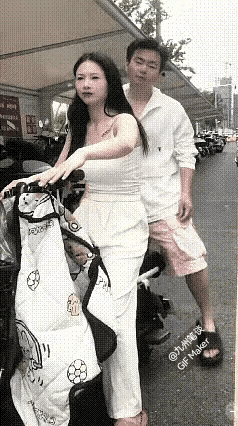 这正常吗？总感觉哪里不对。
女子的反应是不是太过了？
一般情况下恋人夫妻之间反应