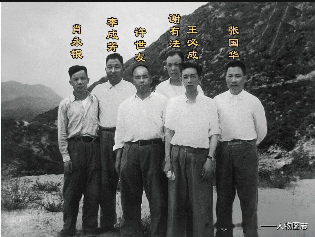 1953年7月，张国华将军受中央军委派遣到朝鲜战场实地考察时与志愿军第三兵团和第