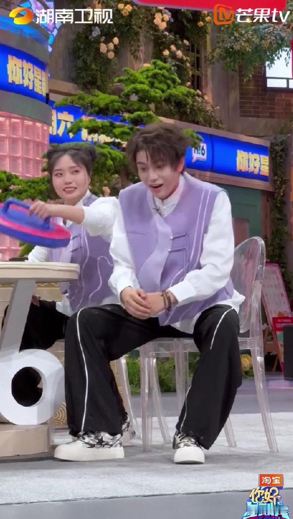 丁禹兮丁禹兮被宋茜泼成这样你好星期六 丁禹兮落汤鸡实锤！宋茜泼水甩盆毫不留情，他