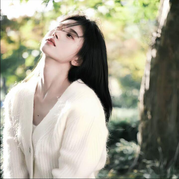 鞠婧祎  jjy鞠婧祎兰茵jjy鞠婧祎花戎“如果不能当众诉说爱意，那就隐晦的告诉