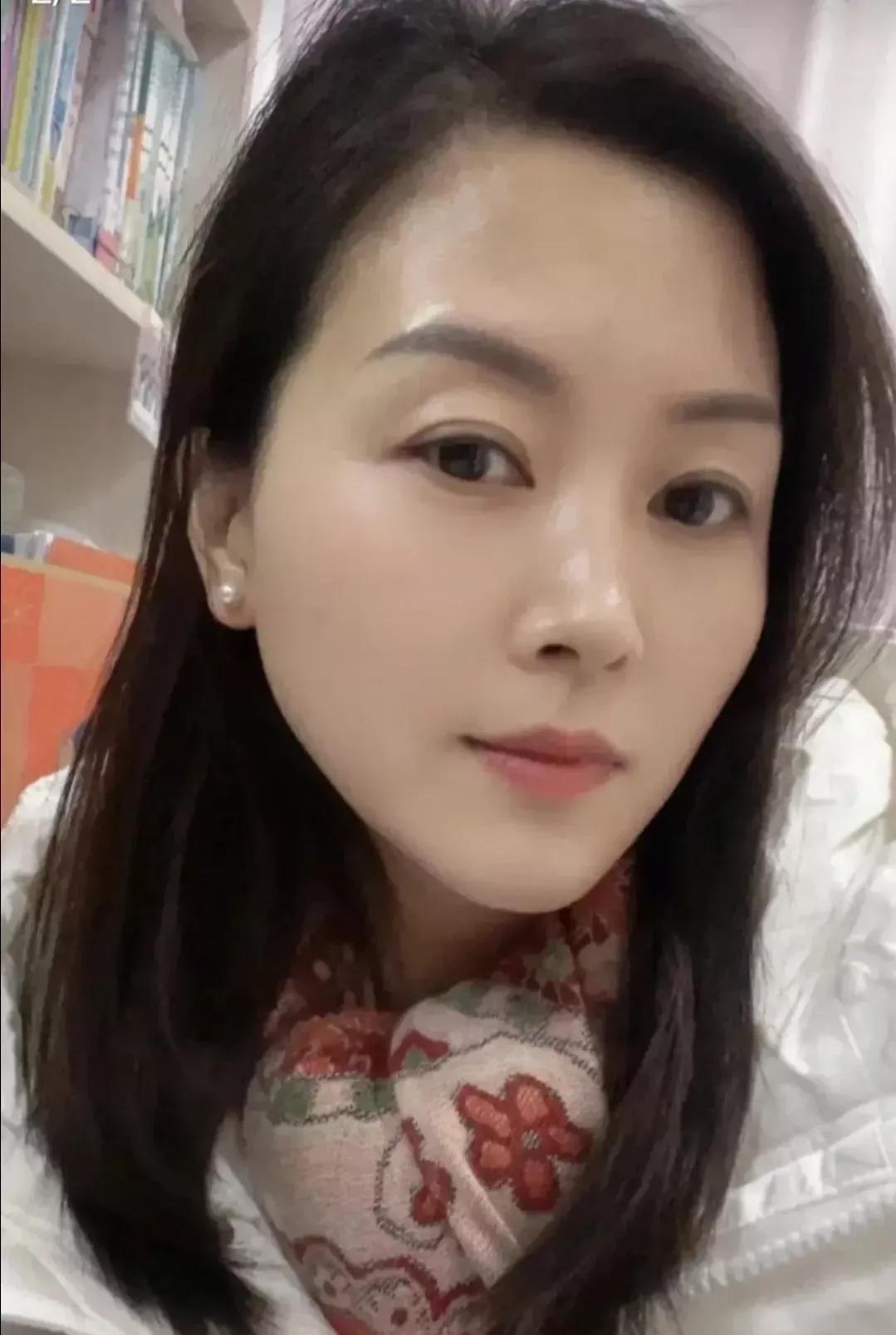 儿子终于谈了个女朋友，我们全家都挺高兴，准备找个良辰吉日，赶紧让他们结婚算了。
