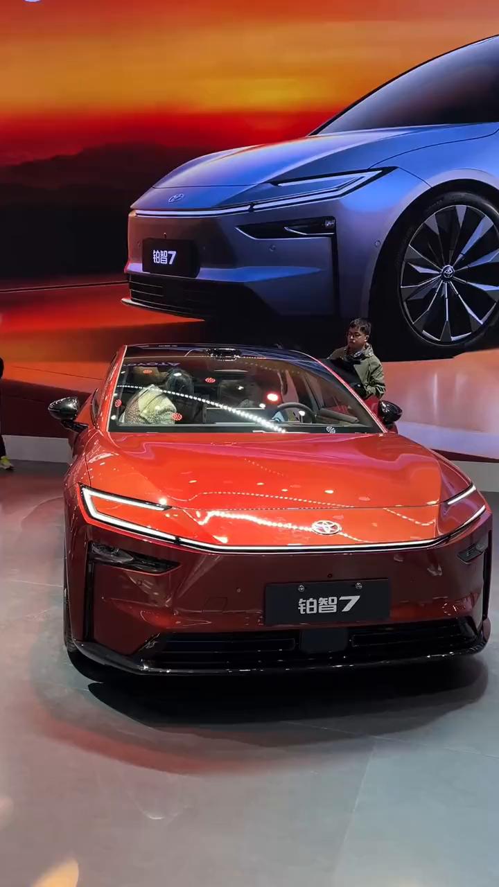 十一月二十一日，广州车展开展首日，广汽丰田王炸新车博志七直接全车放料。作为丰田鸿