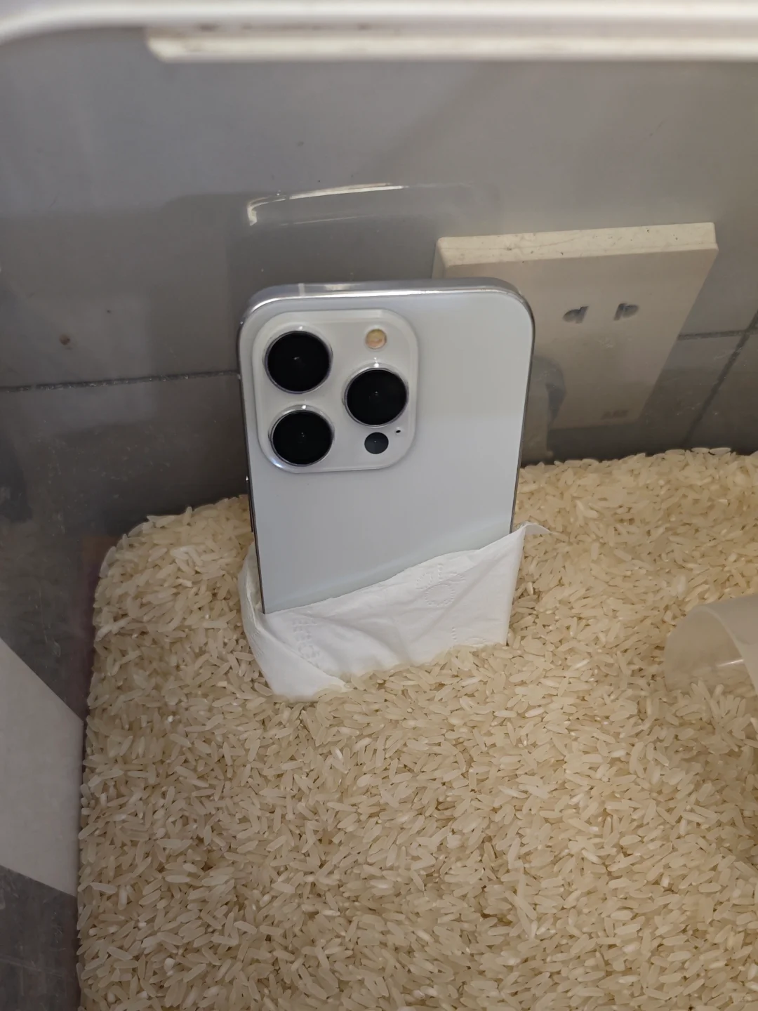 iPhone手机进水怎么办？官方给了标准答案