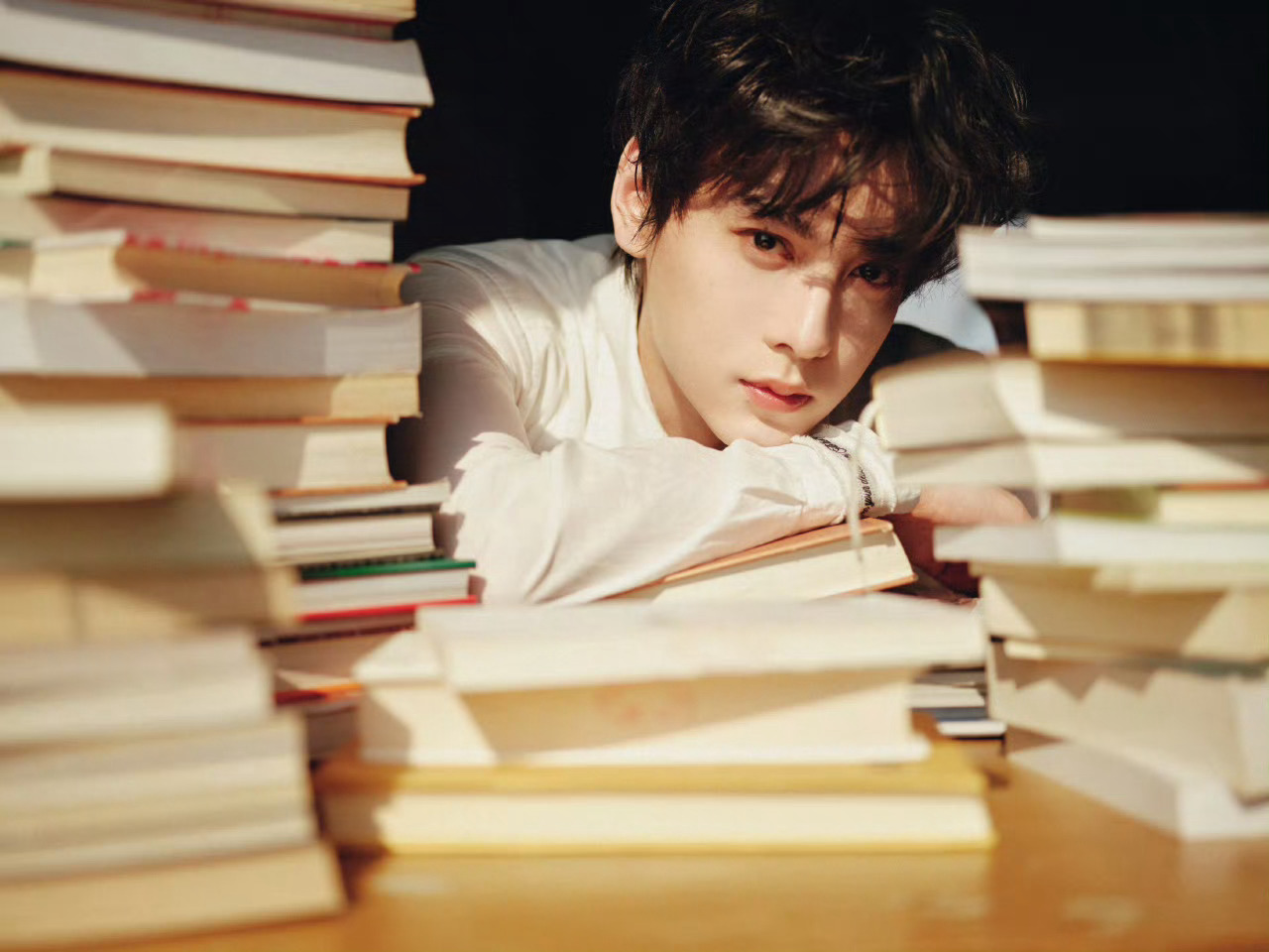 田栩宁2025明星上升超话榜TOP1 田栩宁登顶2025明星上升超话榜TOP1?