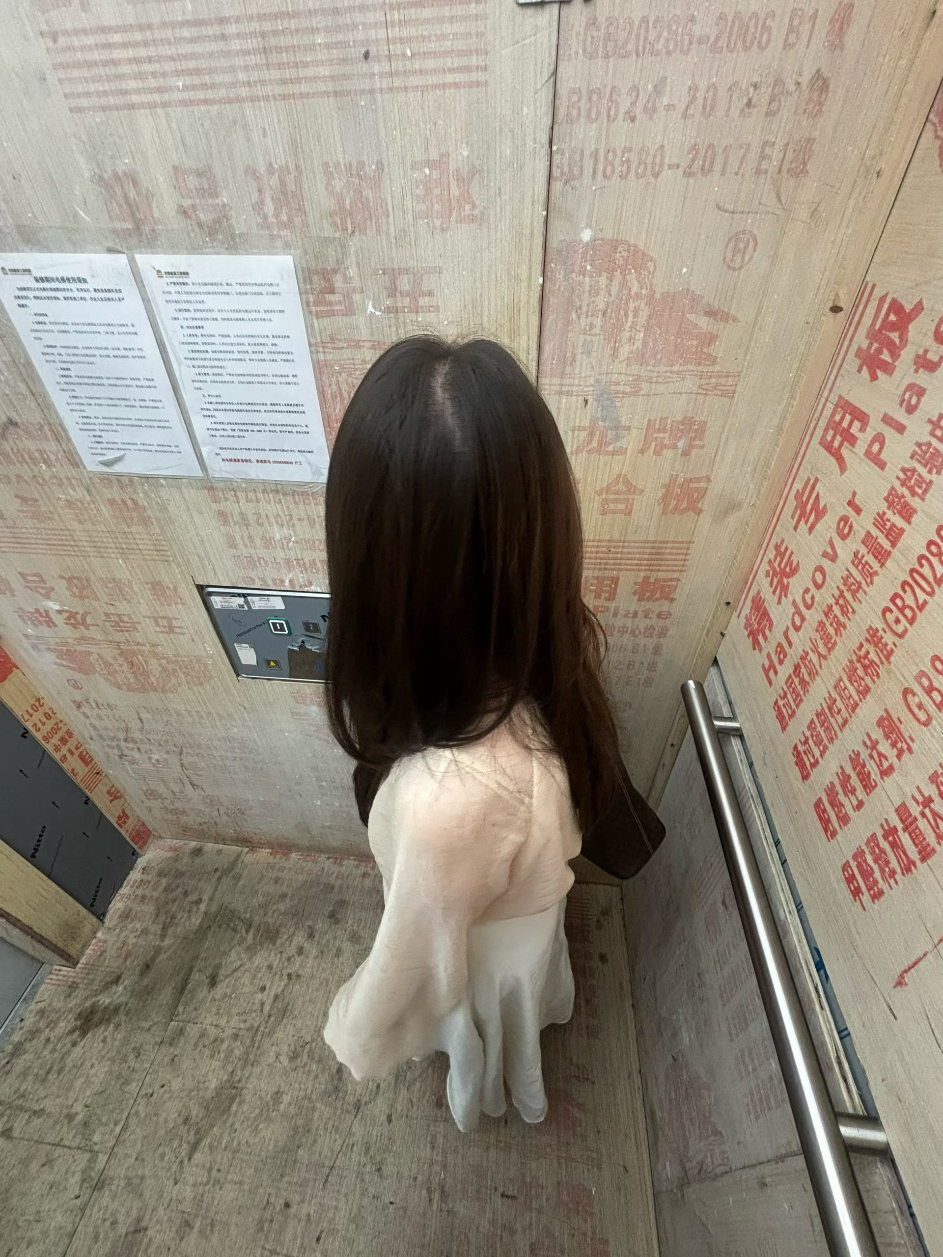同事把我拍成了 一个粉色的蘑菇 