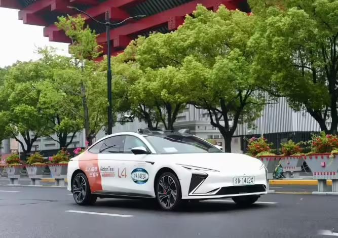 争取年内实现浦东除陆家嘴外全域开放自动驾驶上海市经信委二级巡视员、汽车产业处处长