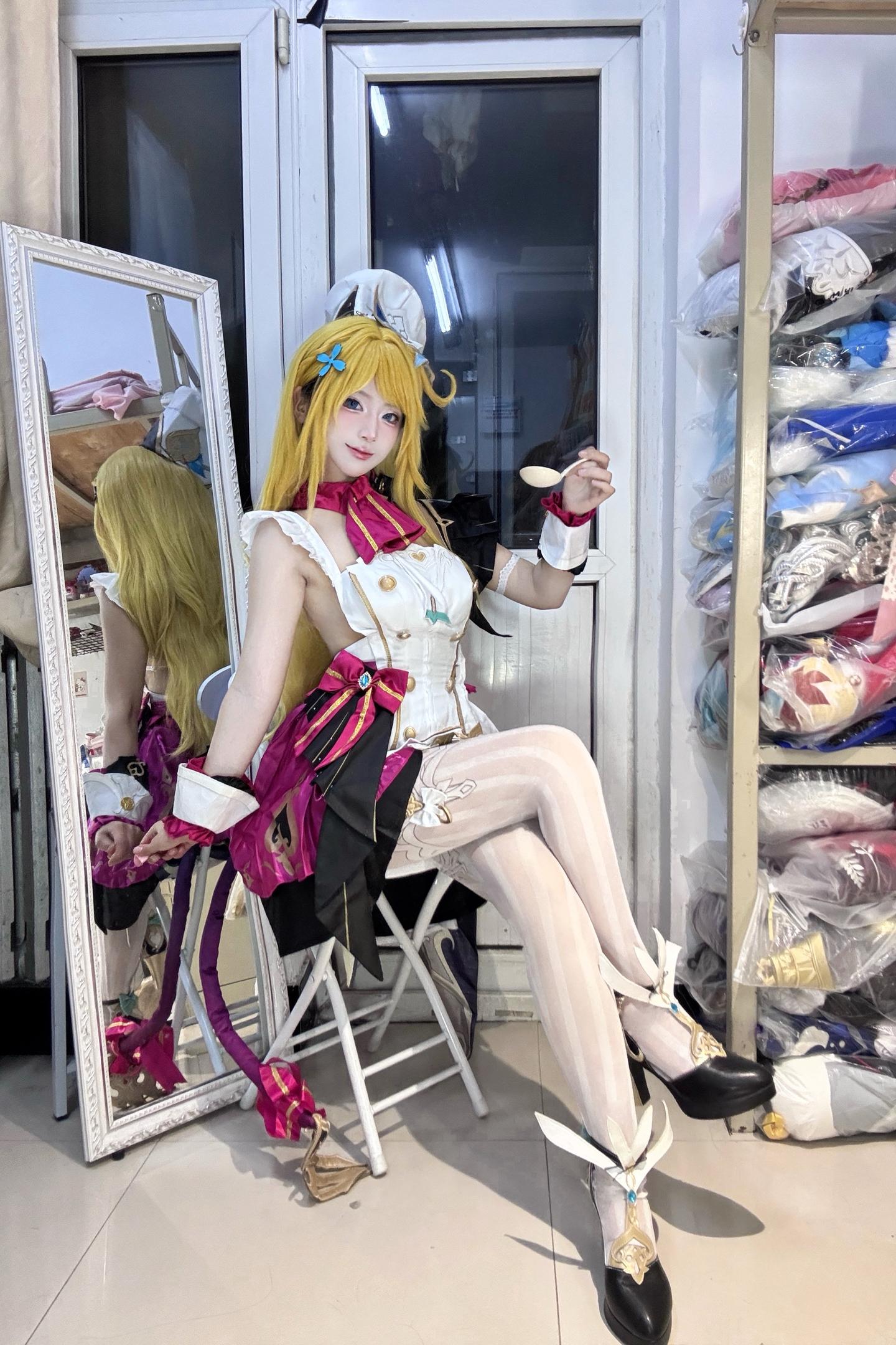 老奸巨滑的小厨娘。