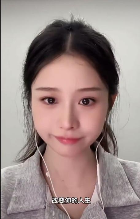 《给阿嬷的情书》青年淑柔扮演者王晓慧直播回应不进演艺圈，坦言有容貌焦虑 。她担心
