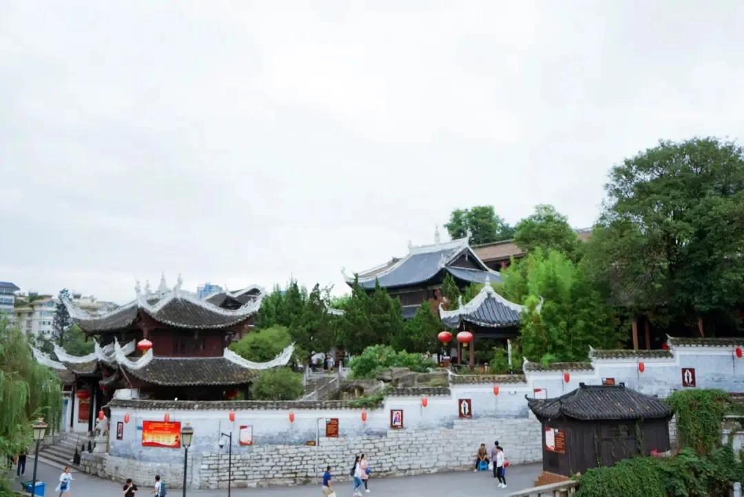 西南地区这个“低调”的省会，光芒常常被掩盖，真的被低估了吗？

这里是刘小顺的旅