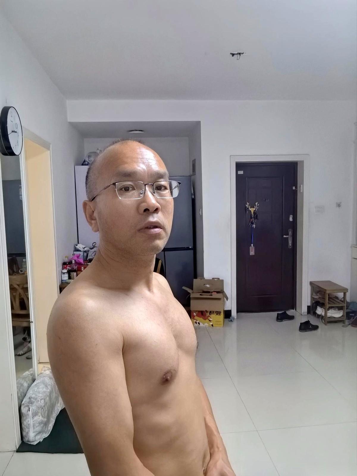 我真想把我体检报告甩我同事脸上。
真的。
就那个女同事，天天见我，天天说：“哎呀