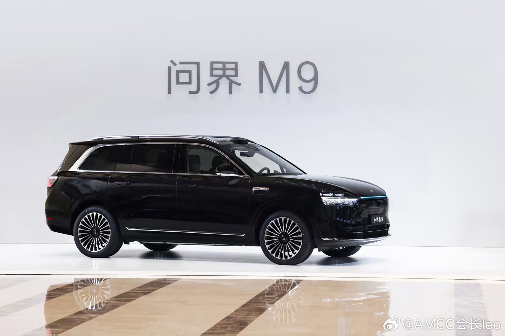 鸿蒙智行最近全面升级了华为最新的乾崑智驾系统ADS4.1，这下辅助驾驶开起来更高