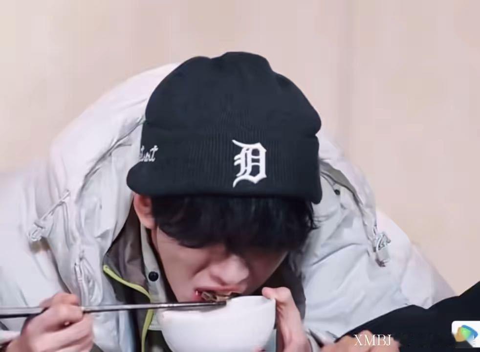 朱志鑫张极对左航又争又抢朱志鑫张极好宠左航一路向海的少年朱志鑫让左航多吃，张极提