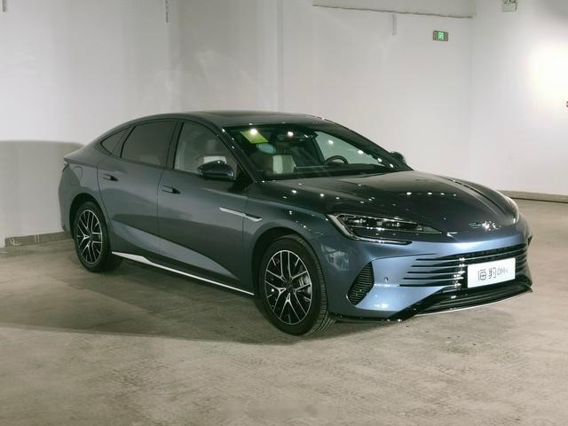 #新能源汽车# 【比亚迪海豹DM-i发布 配1.5L/1.5T动力 纯电续航最高