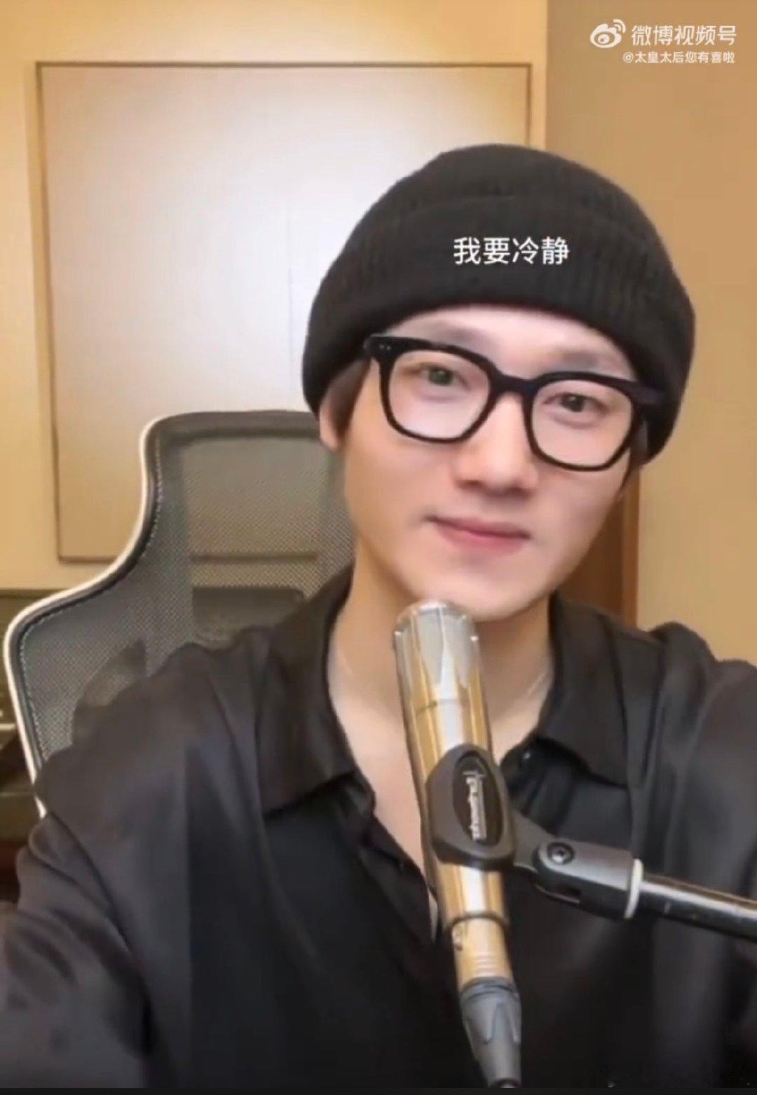 #蒋敦豪 有e吗# 看着他那嘴角微微抽搐的样子，仿佛在说：“我心里的小e已经万马