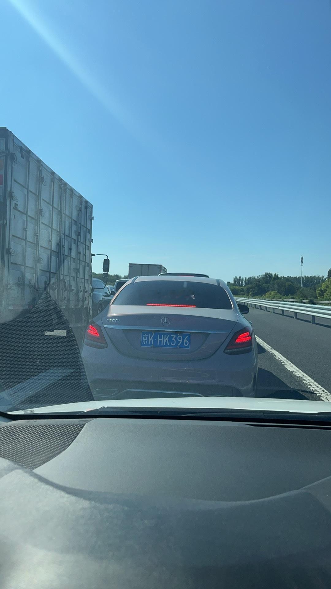 磨磨蹭蹭快一个小时，才到检查站…[允悲]  ​​​