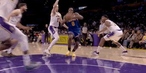 给了湖人球权，尼克斯挑战了，成功 