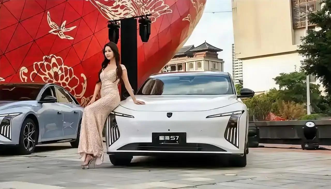 赤裸裸的现实来了，加满50升油箱：
美 国：约需370元人民币！
日 本：约需4