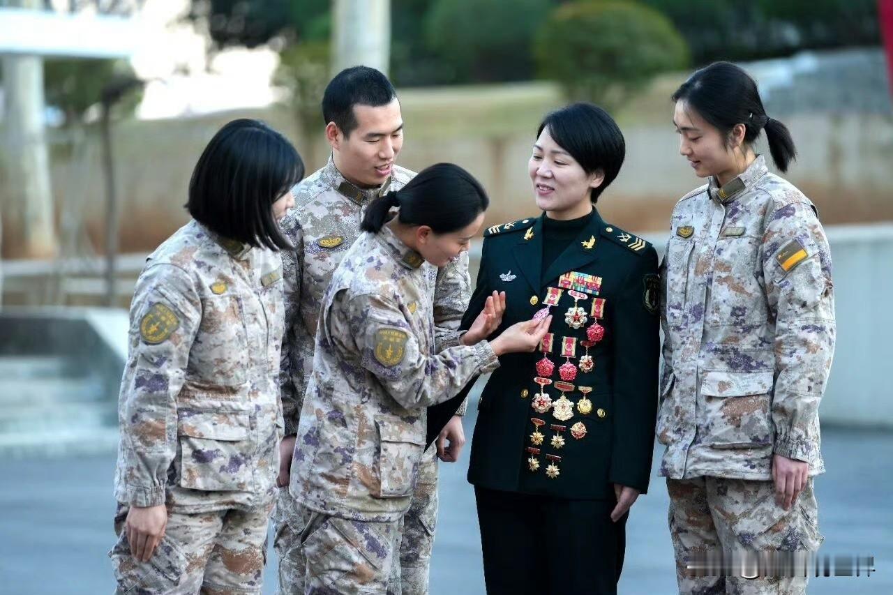 这位兵王小姐姐，把16年青春，焊在了火箭军通信岗

河南洛阳87年姑娘邢莹莹，2