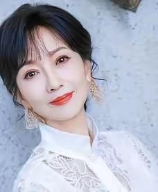 一封情书改写两人命运，黄元申遁入空门，赵雅芝四字回应，从此人生殊途
 
上世纪七