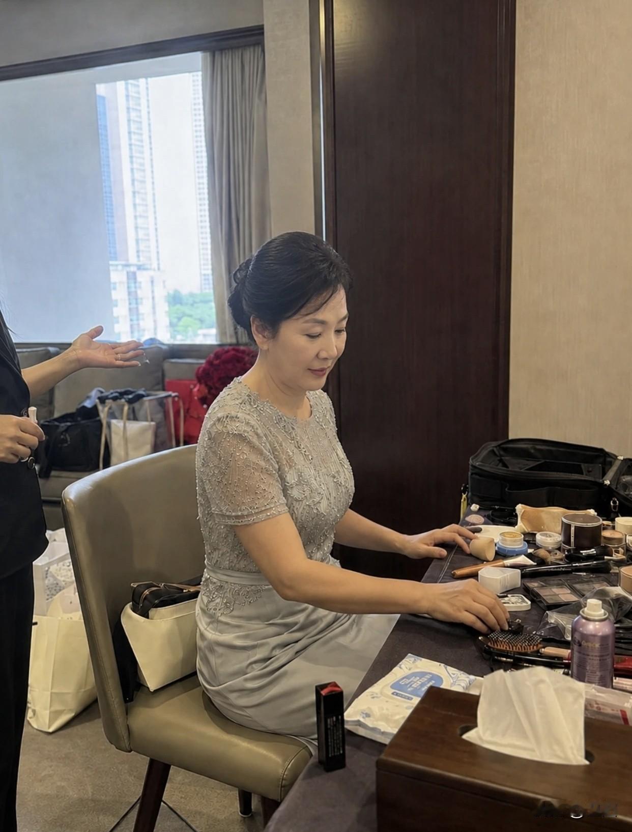 什么样的中年女人魅力无穷?具备软实力的中年女人也很迷人。她们是情绪价值制造机，有