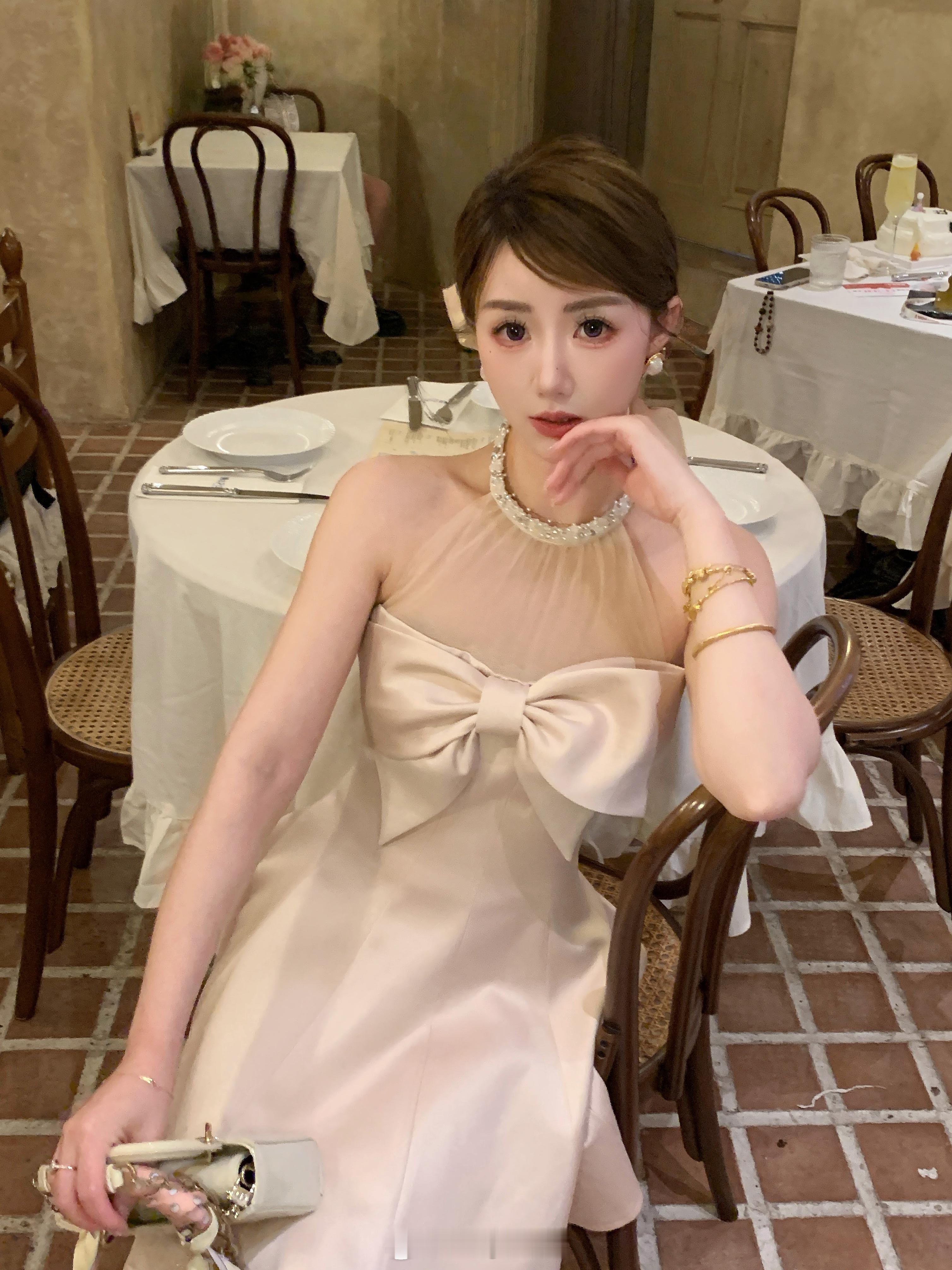 今天搞个赵露思穿搭[太阳] ​​​