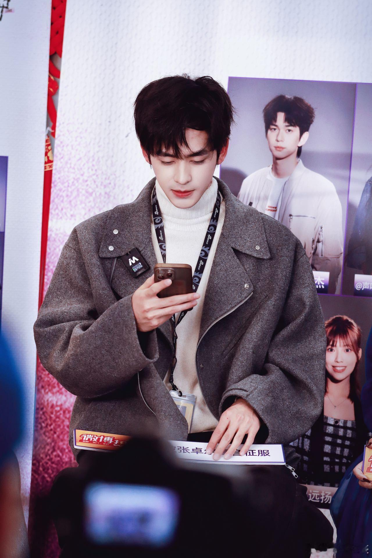 新浪扫楼再现王鹤棣苍兰诀名场面 张卓尔直播圆梦！挑战东方青苍名场面，台词信念感足