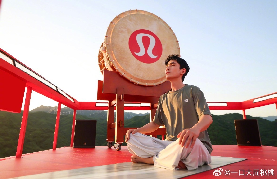 朱一龙敏感度  疑似因为某品牌在长城做的这个活动引发争议，不太懂这个🥁怎么了 