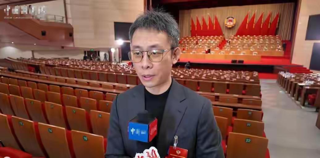 离过年不到半个月，48岁的张译可太让人惊喜了！不光以黑龙江省政协委员的身份亮相，