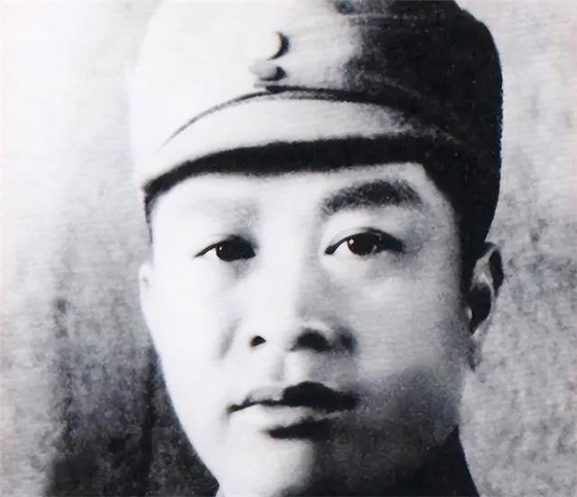 3
1924年的一天，叶挺向校花李秀文求婚，李秀文答应了，但李父却不答应。李父提