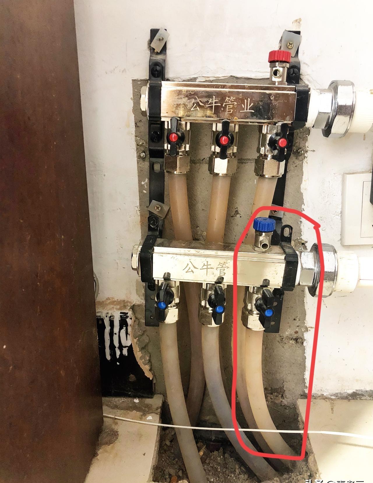 进水管热，

出水管冰凉，

这热咋没影了？

家里地暖一直不热，前两天师傅来测