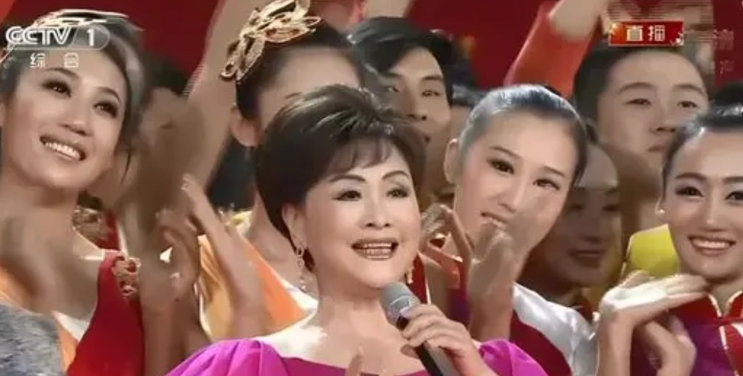 还是喜欢李谷一文/司马南如果是男男女女扎堆喝酒吃肉猜拳行令，酒过三巡，痛快了，扯