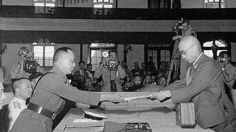 蒋介石的得力大将为何毛主席坚决不接纳其投降，连蒋介石自己都动了杀心？
一九四六年