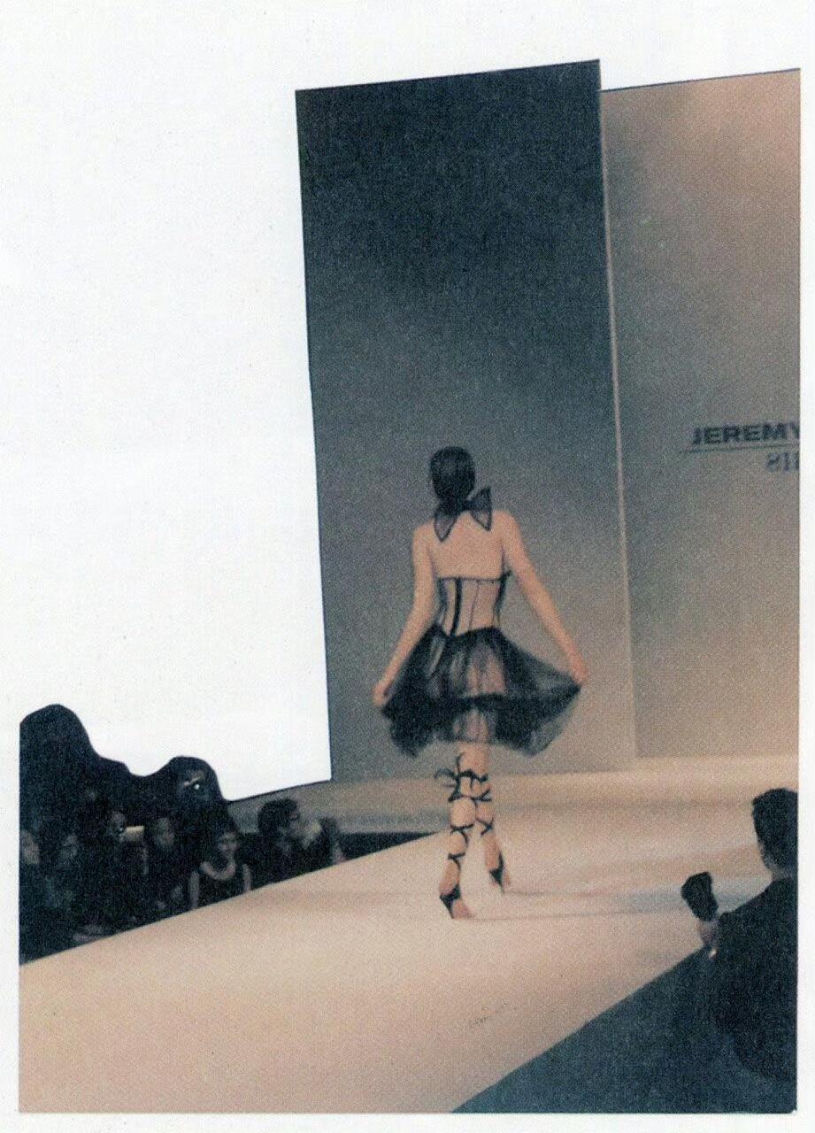 香奈儿回应无底绑带鞋时尚灵感解读CHANEL 2027早春度假系列的「无底鞋」，