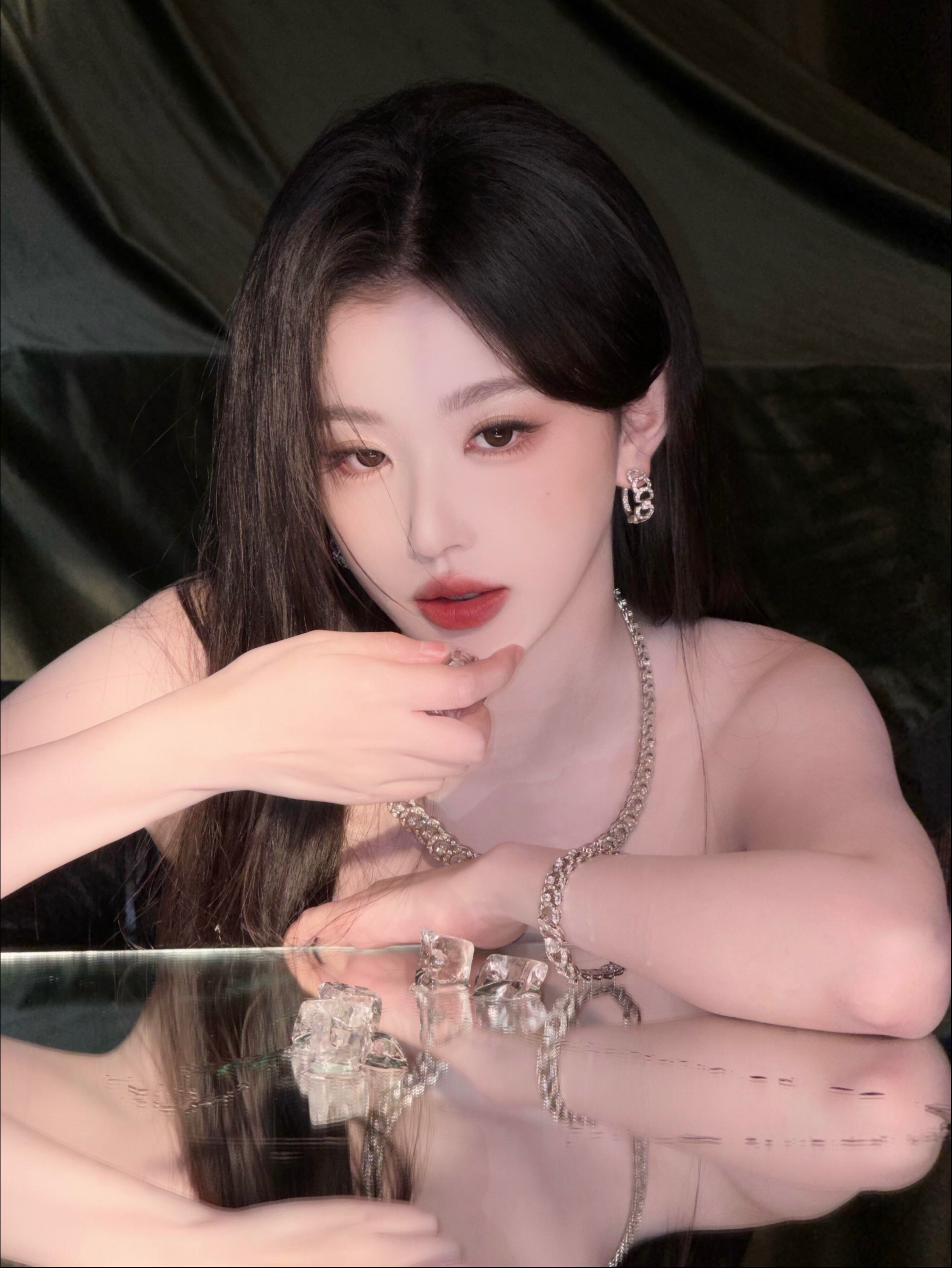 孔雪儿 ❄️孔雪儿昭阳公主 260721【图片】化妆师更新我给孔雪儿化的缎光派对