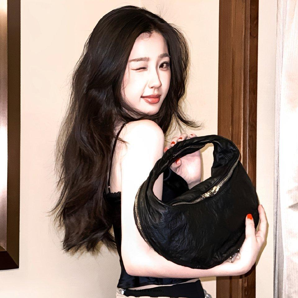 虞书欣姜暮 🐟允许你叫我甜妹 ★꒰ঌ欣欣Dollの呆萌指数100%໒꒱☆​ ​