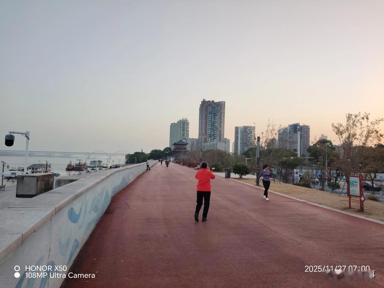 27日长江岸边晨练打卡分享运动