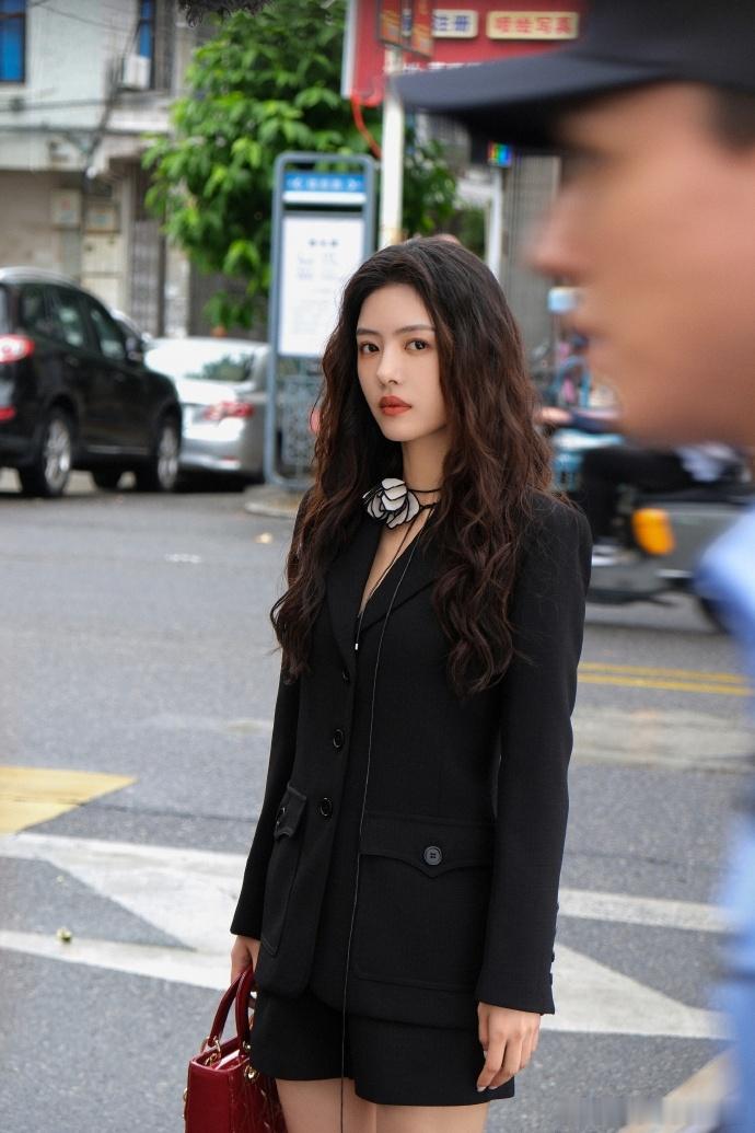 李泽锋非主流台词表白蔡文静 李泽锋非主流表白蔡文静太有梗！土味情话+复古表情包，