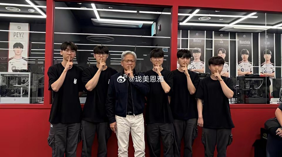 黄仁勋与faker成功会面faker一想到可以白嫖一张显卡忍不住轻哼起来 
