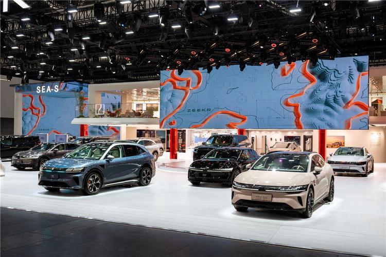 一夜之间风向就变了，日本败下阵来，中国成为当之无愧的大赢家，毕竟中国给日韩美的压