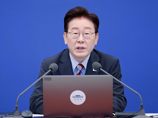 韩国总统公开发帖，要让亲日富三代消失，打响了全球经济围剿"新军国主义"又一枪！