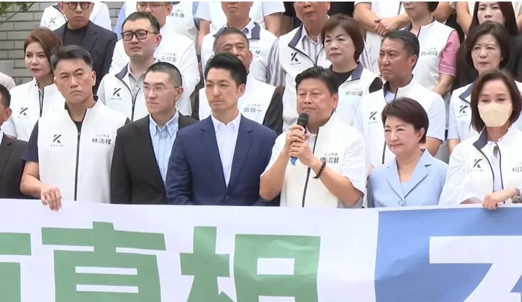 台中市长卢秀燕点名赖清德“当局有害分子”

7月24日上午，台北立法院议场外的空